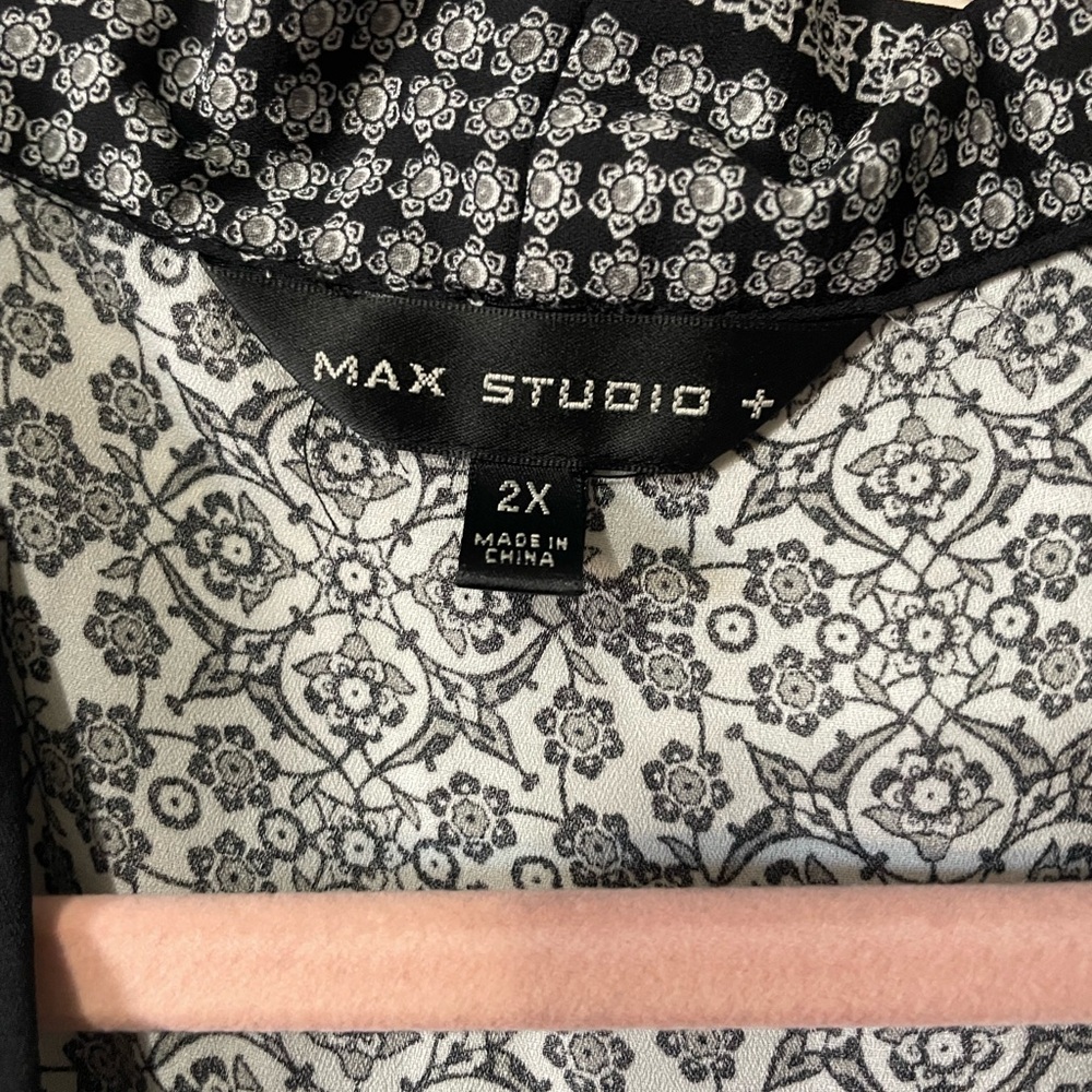 Max Studio Black and White Floral Kimono - Picture 2 of 4
